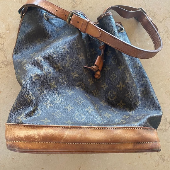 Louis Vuitton Handbags - Louis Vuitton vintage bucket bag